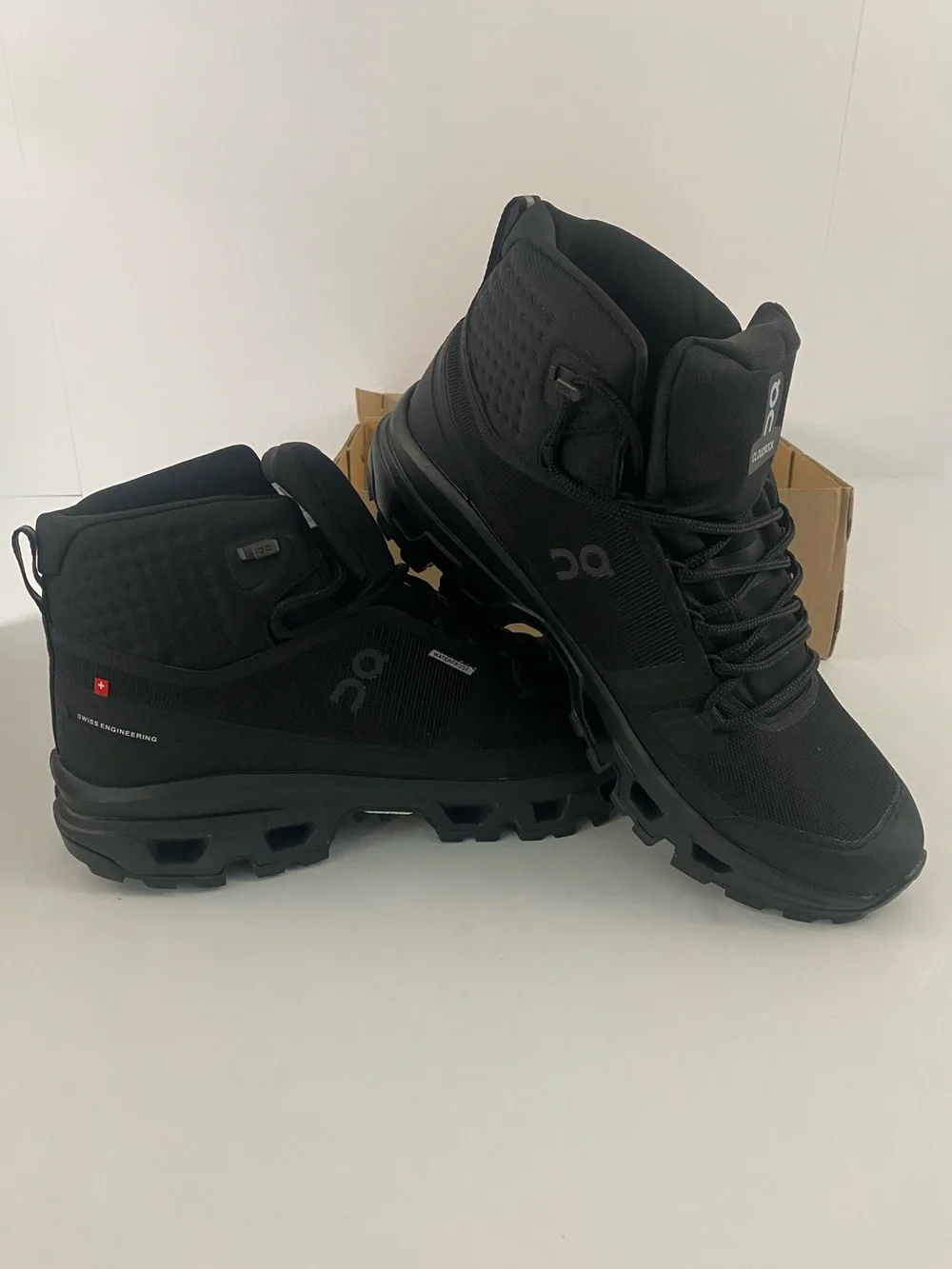 NEW On Running Cloudrock Mid WP Black Waterproof Boots Cloudtec Men's Size 13